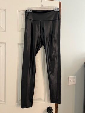 Black Shiny High-Waist Leggings